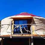 Yourte Contemporaine Avec Magnifique Vue Sur Les Montagnes * Rigarda