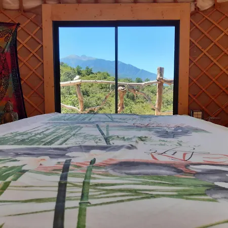 Yourte Contemporaine Avec Magnifique Vue Sur Les Montagnes Campo de lujo Rigarda