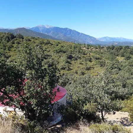 Yourte Contemporaine Avec Magnifique Vue Sur Les Montagnes Luxuszelt