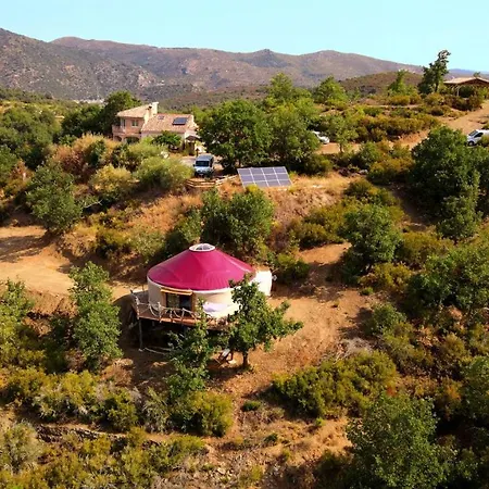 Yourte Contemporaine Avec Magnifique Vue Sur Les Montagnes Campo de lujo Rigarda